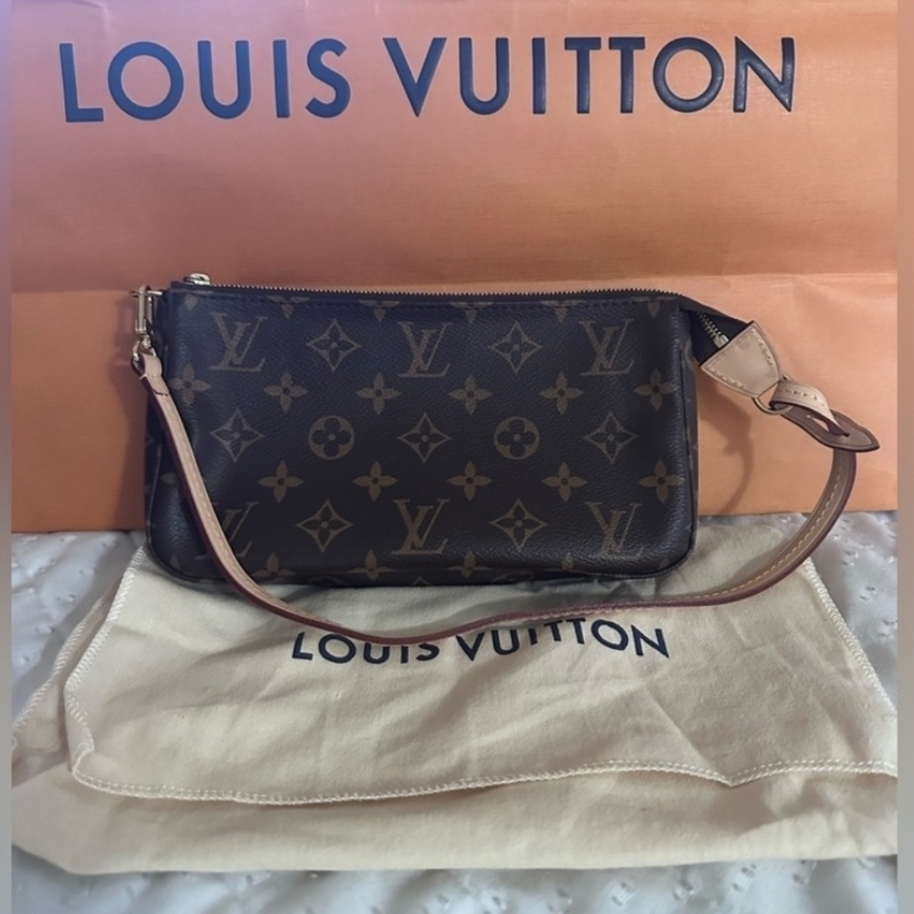 LV Monogram Pouchette - Picture 5 of 12